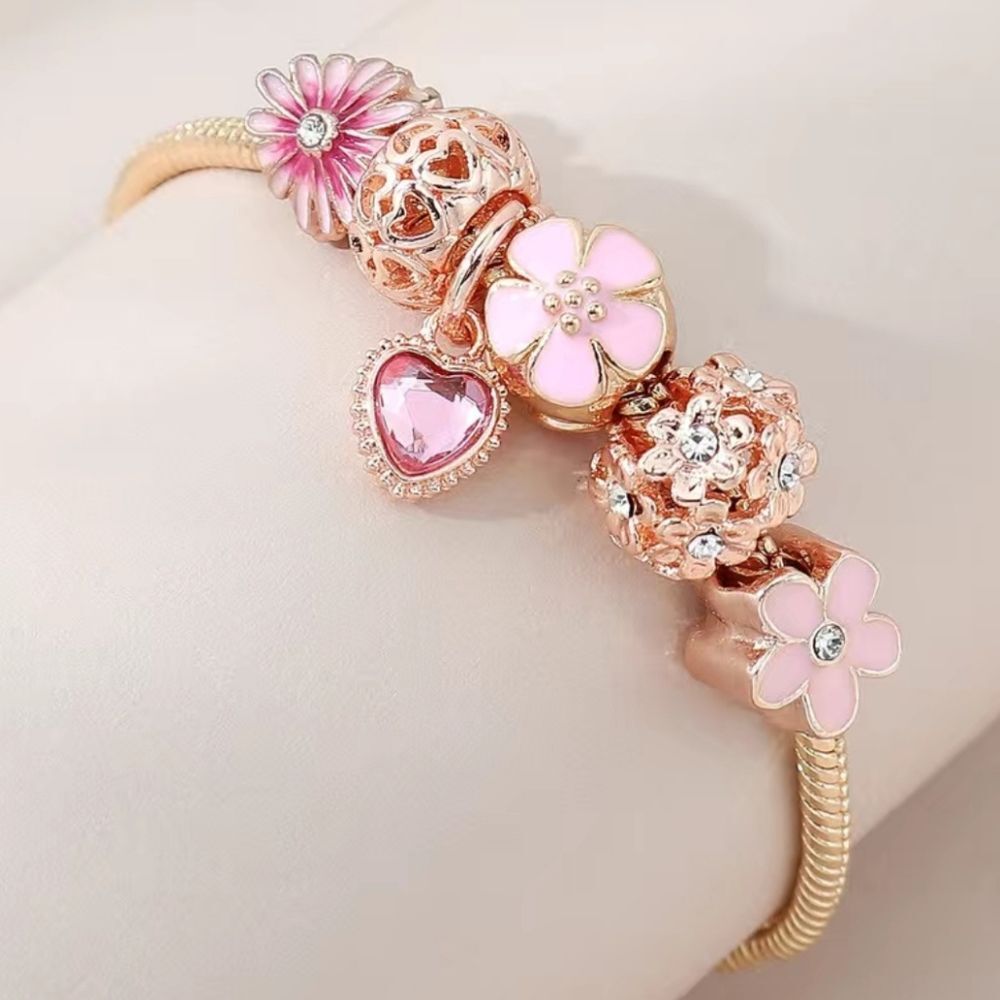 ✨️ Cute Pink Flower Beaded Bracelet - Picture 4 of 5